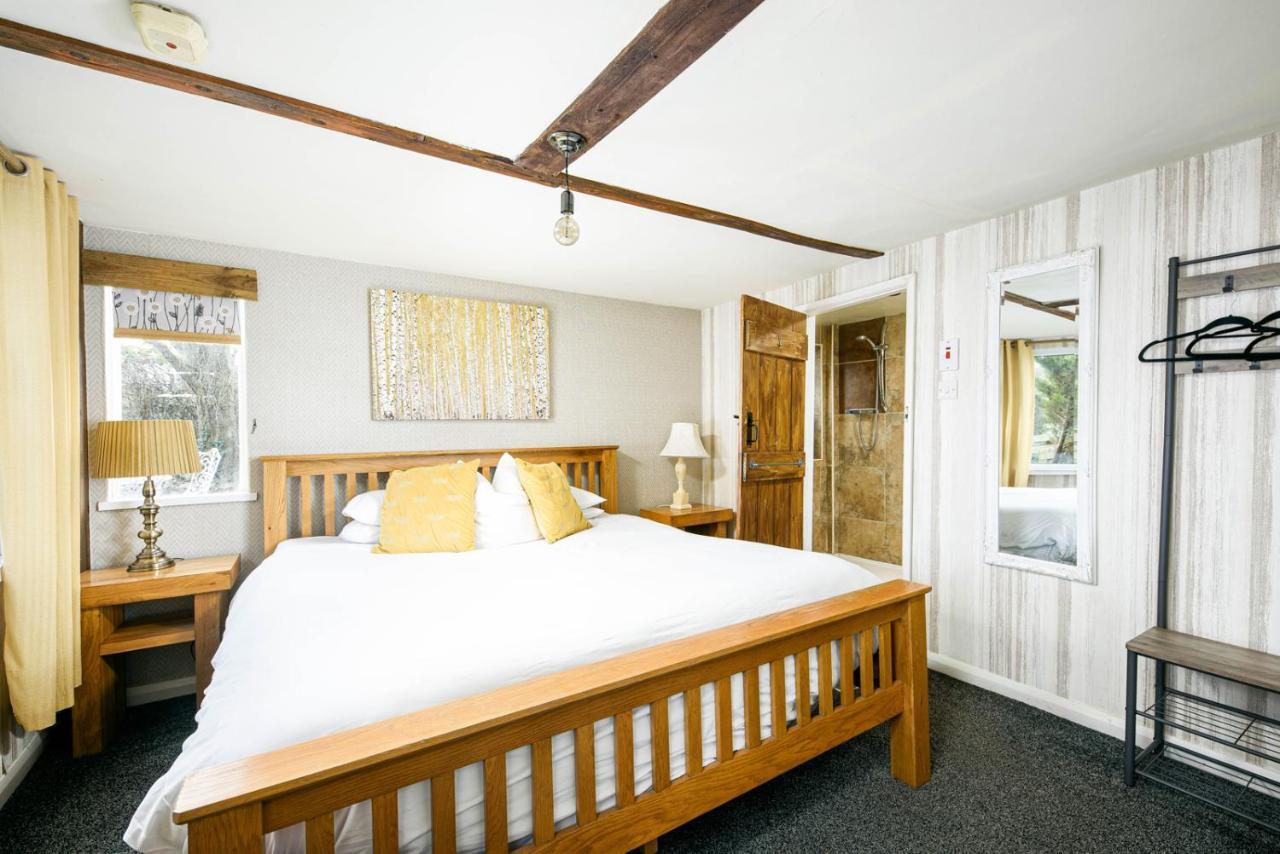 Holiday home The West Barn Near Bath, Sleeps 24 And 2 Hot Tubs *