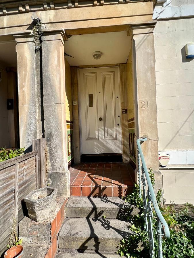 3 Bed Penthouse Flat With Conservatory & Roof Terrace - Views