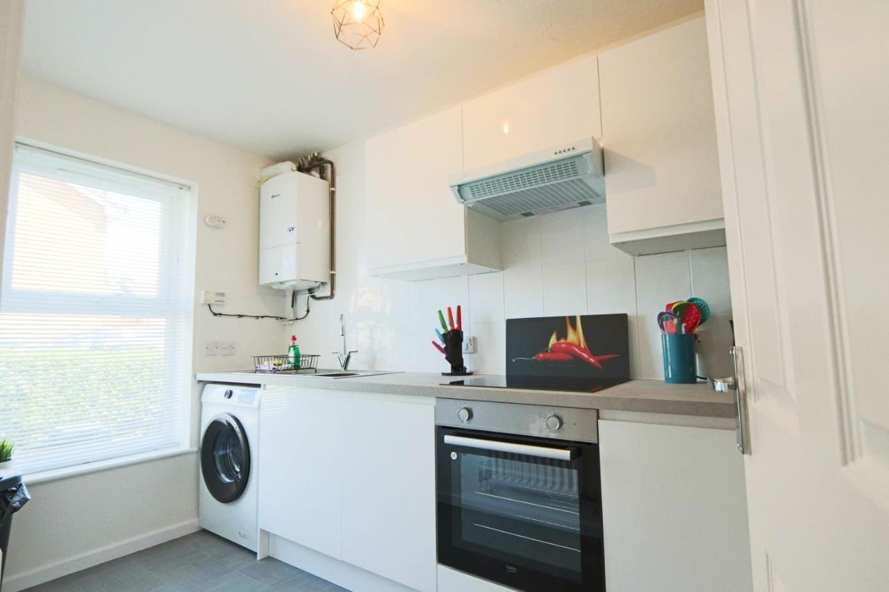 2 Bedroom House In Bradley Stoke- Hopewell Bristol