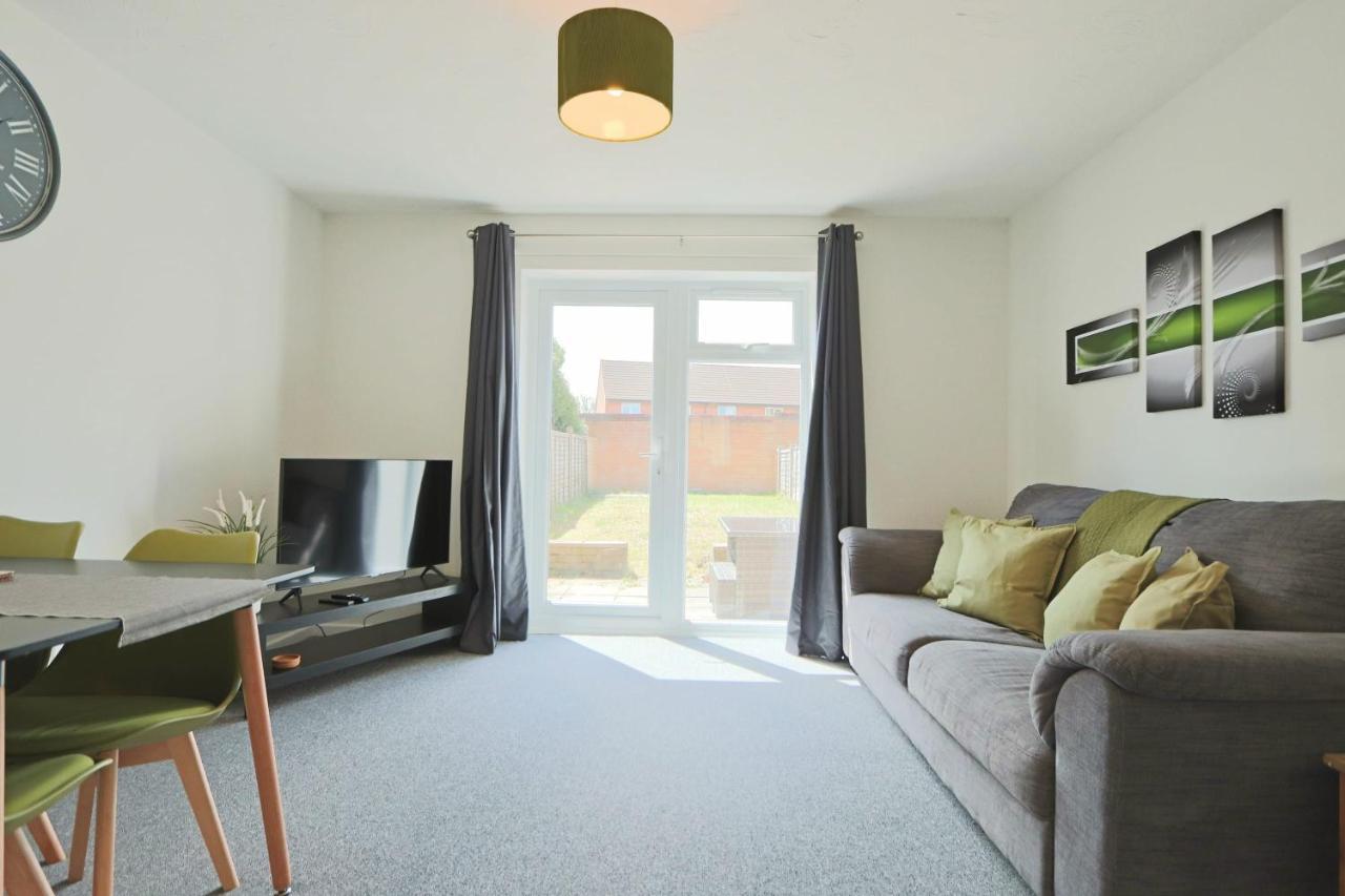 2 Bedroom House In Bradley Stoke- Hopewell Holiday home