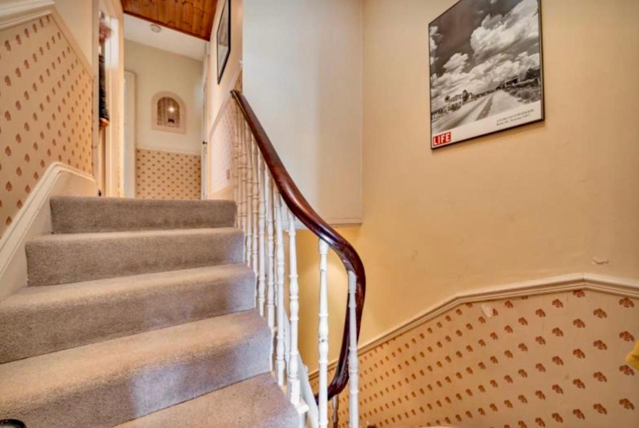 3 Bed Penthouse Flat With Conservatory & Roof Terrace - Views *