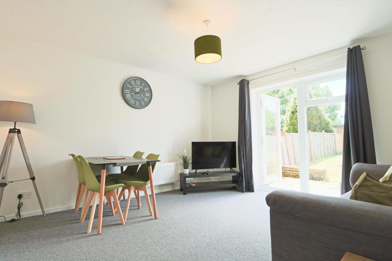 2 Bedroom House In Bradley Stoke- Hopewell Holiday home *