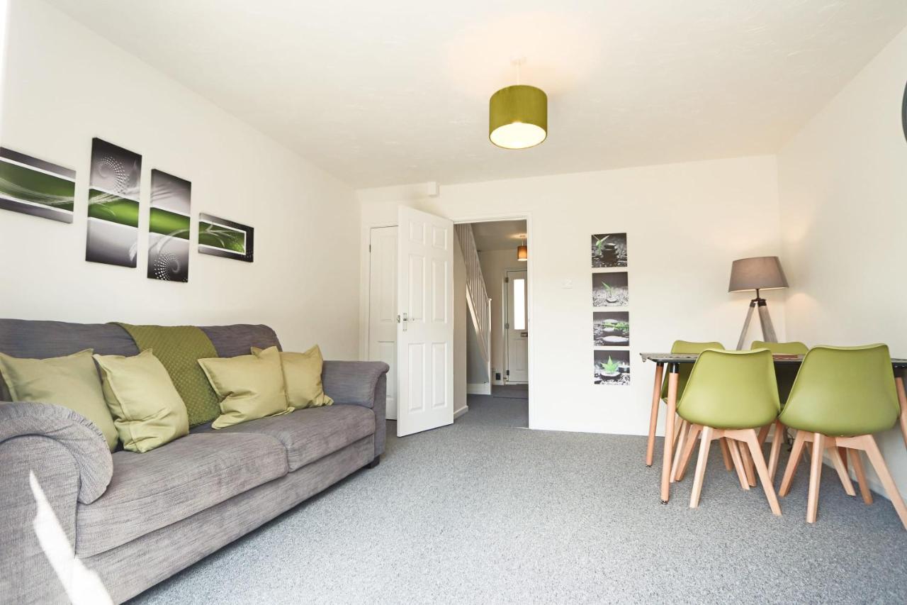 2 Bedroom House In Bradley Stoke- Hopewell * Bristol