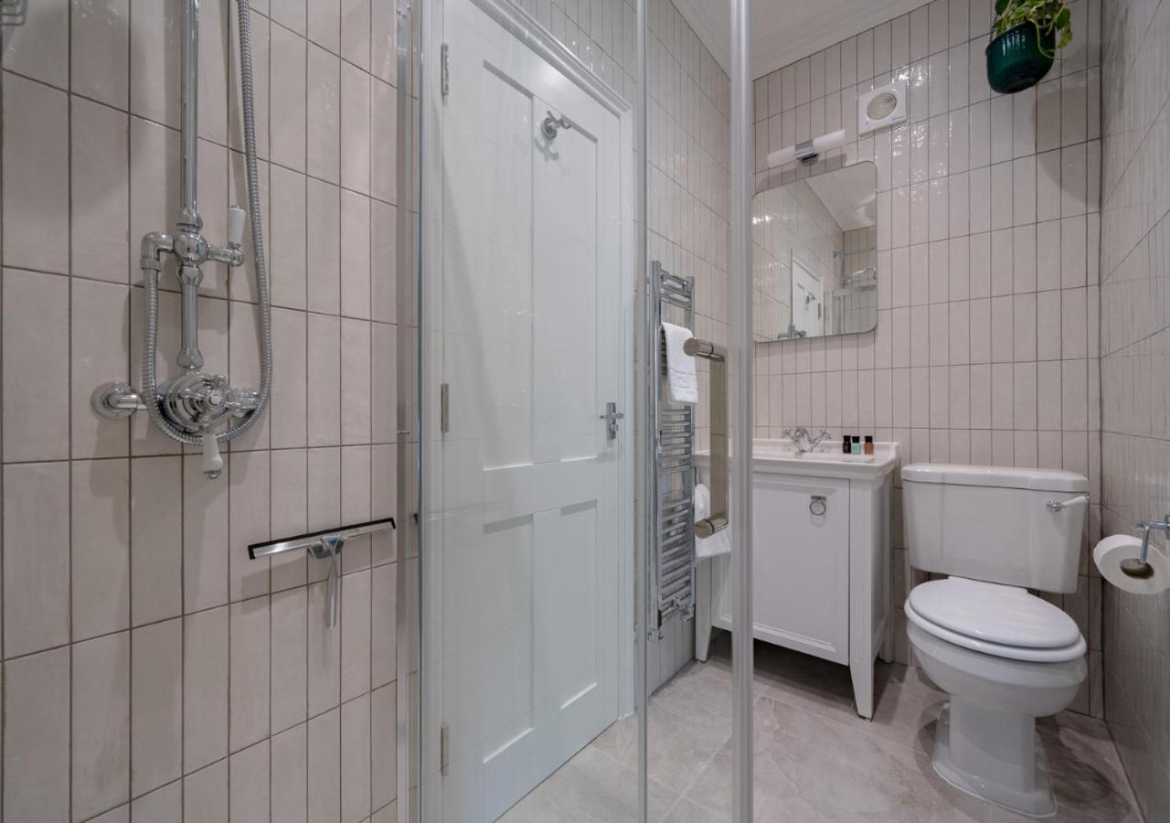 Premium Designer 4 Bedroom In Clifton - 3 Bathrooms & Cinema Bristol