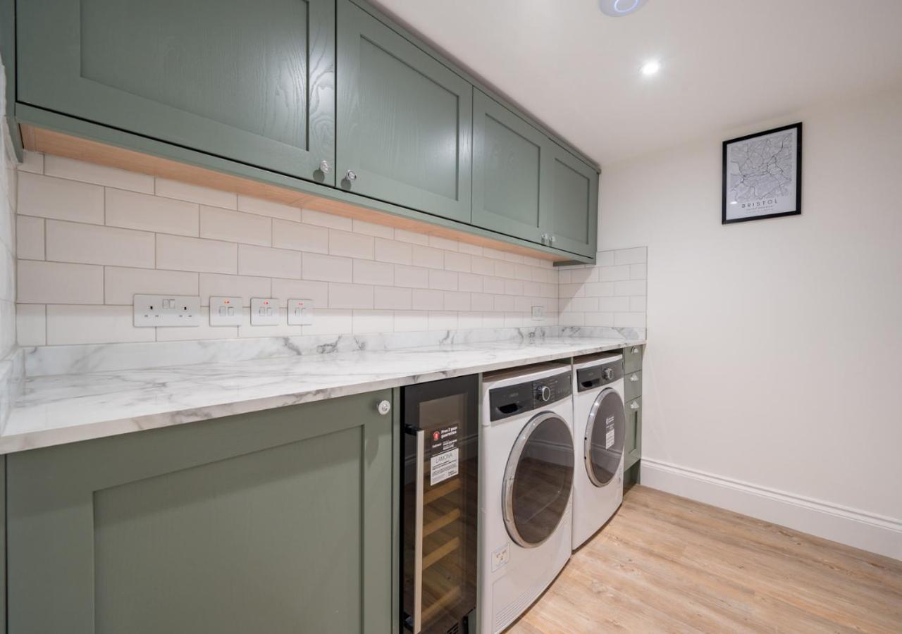 Premium Designer 4 Bedroom In Clifton - 3 Bathrooms & Cinema Holiday home