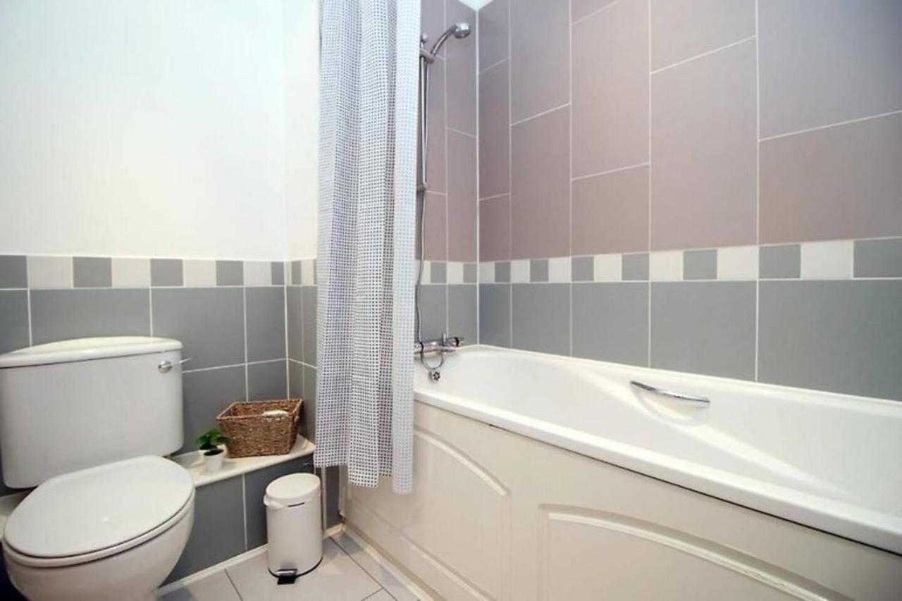Short Stays College Green, 2 Bed Parking Bristol