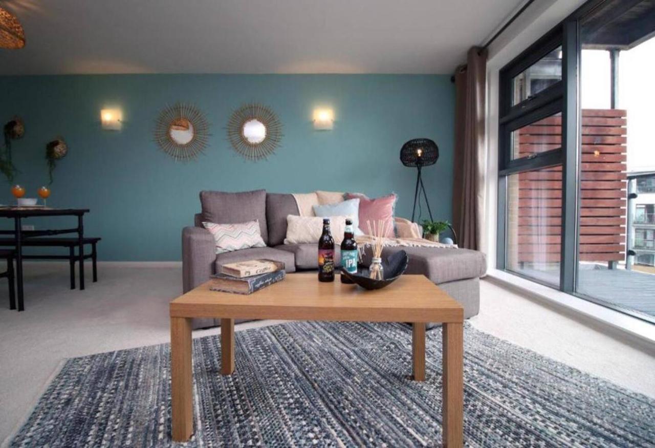 Short Stays College Green, 2 Bed Parking Bristol
