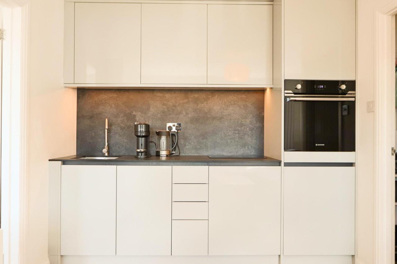 One Bedroom Flat Near Whiteladies With Parking *