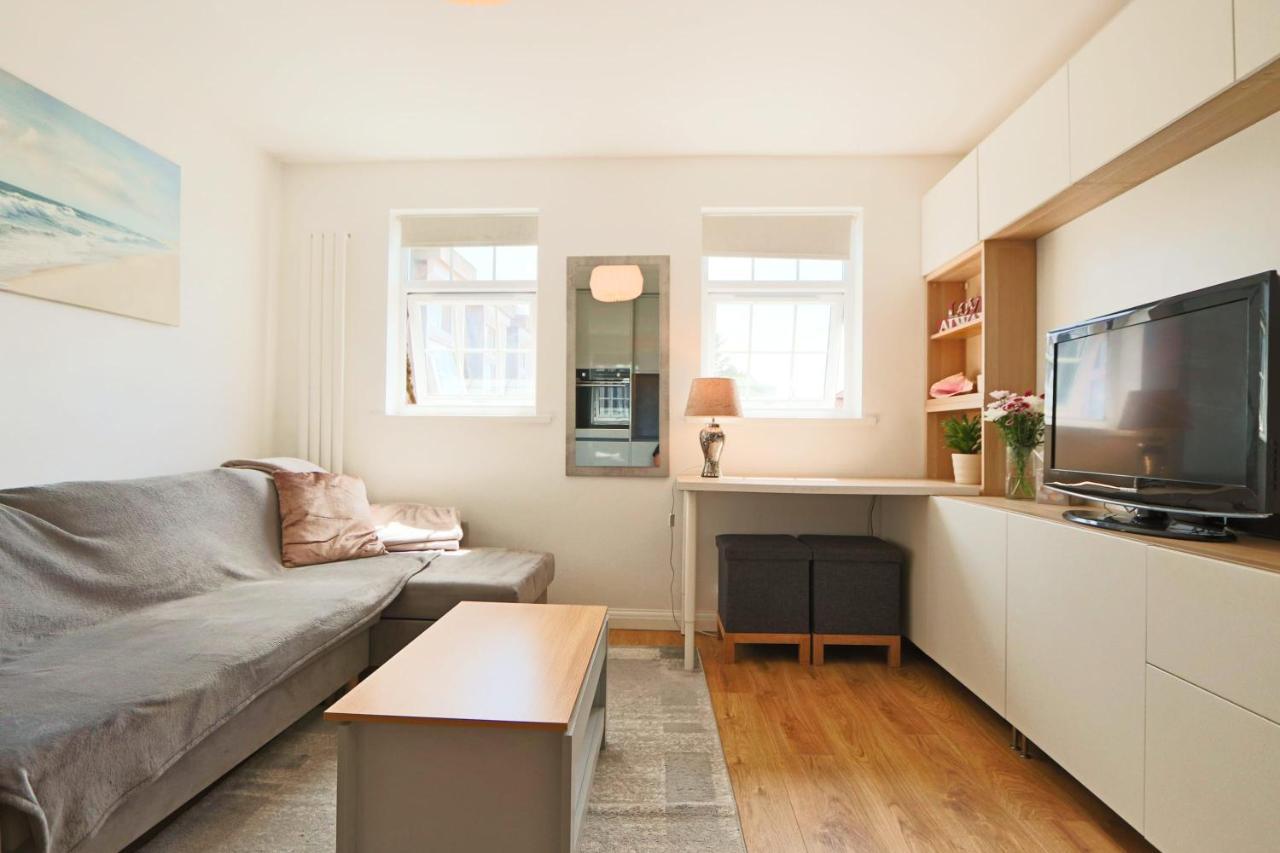 One Bedroom Flat Near Whiteladies With Parking Apartment Bristol