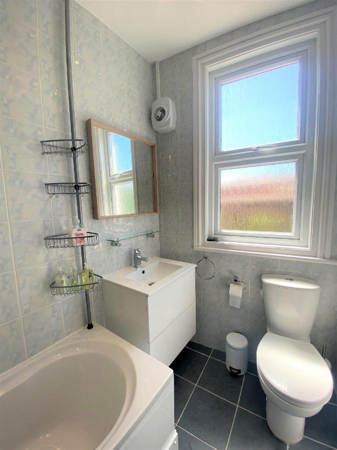 Comfortable Escape Near Gloucester Road Holiday home *