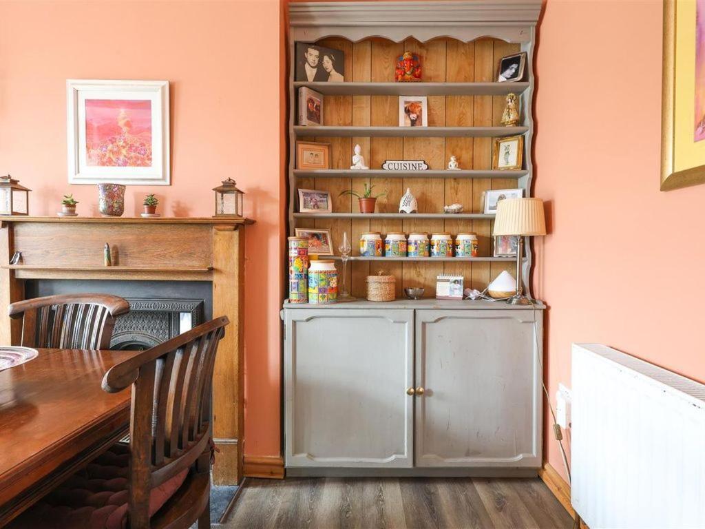 Comfortable Escape Near Gloucester Road Holiday home *