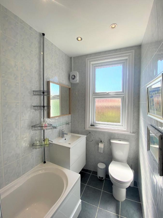 Comfortable Escape Near Gloucester Road Holiday home Bristol