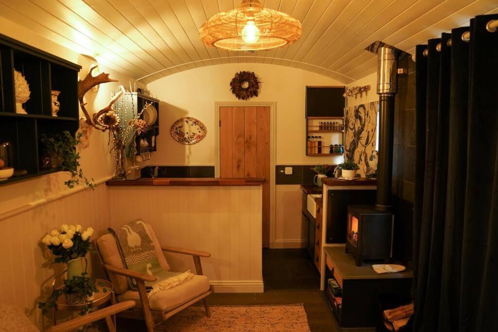 Chalet Shepherds Hut In Countryside Near Bath And Bristol