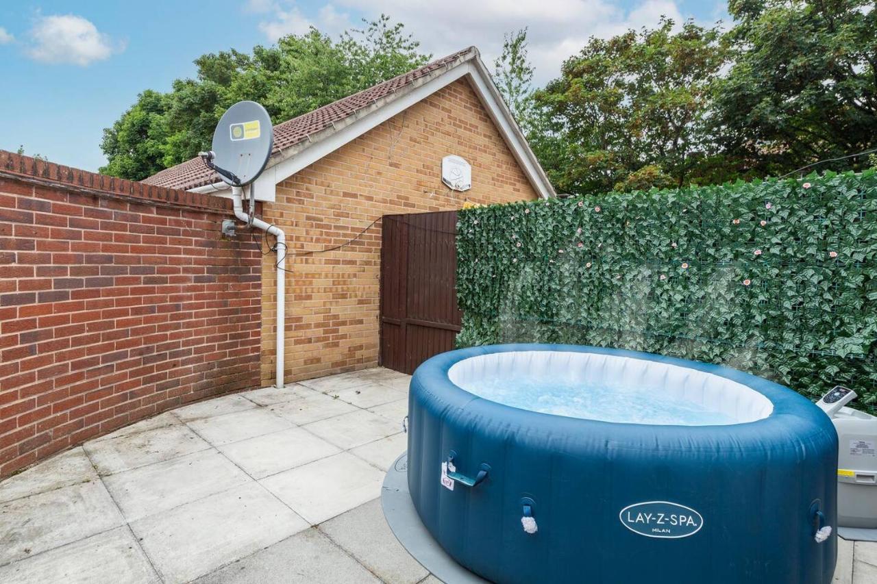 Sleek Stylish House 2 Parking - Hot Tub Bristol