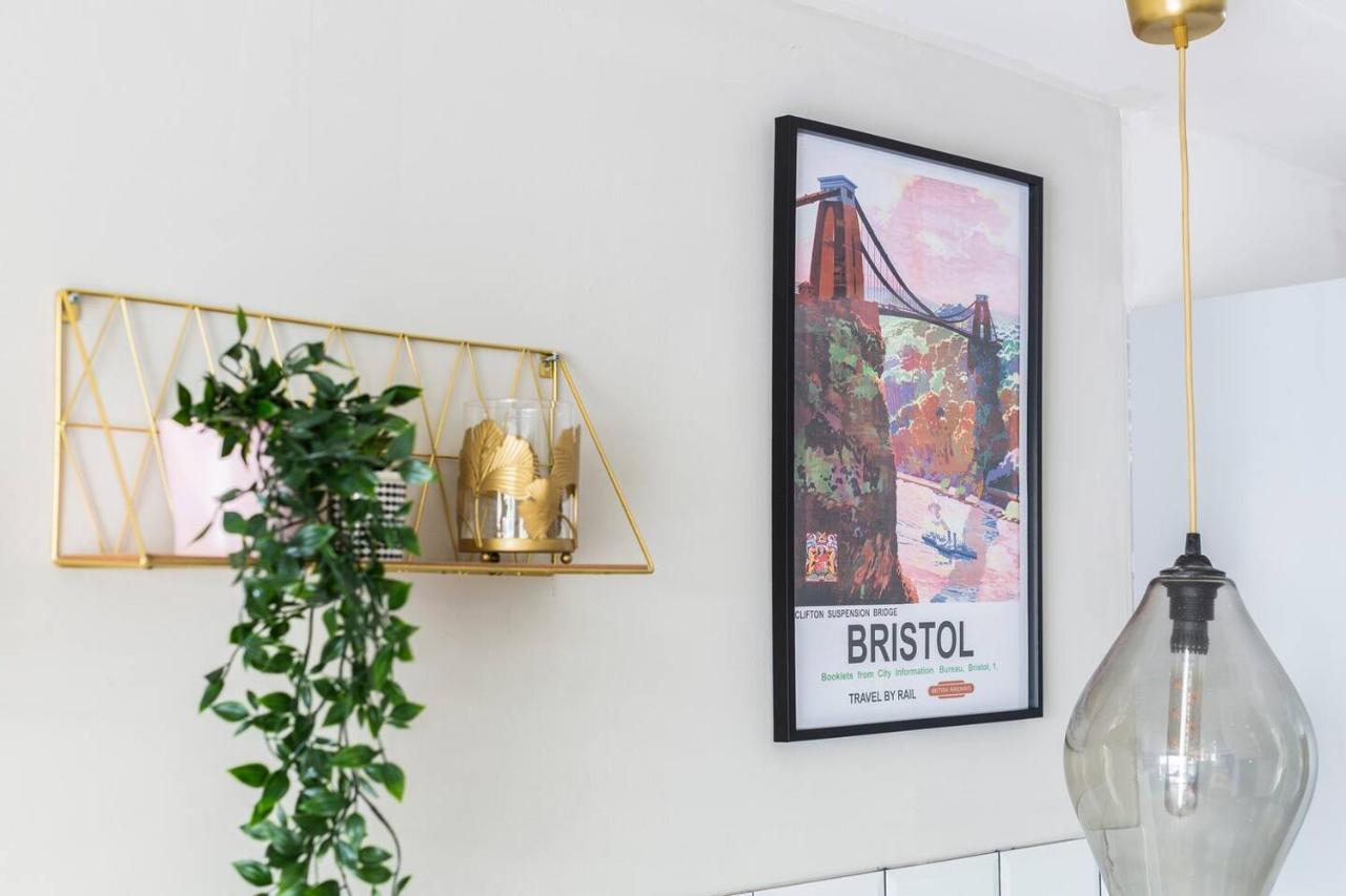 Sleek Stylish House 2 Parking - Hot Tub Apartment Bristol