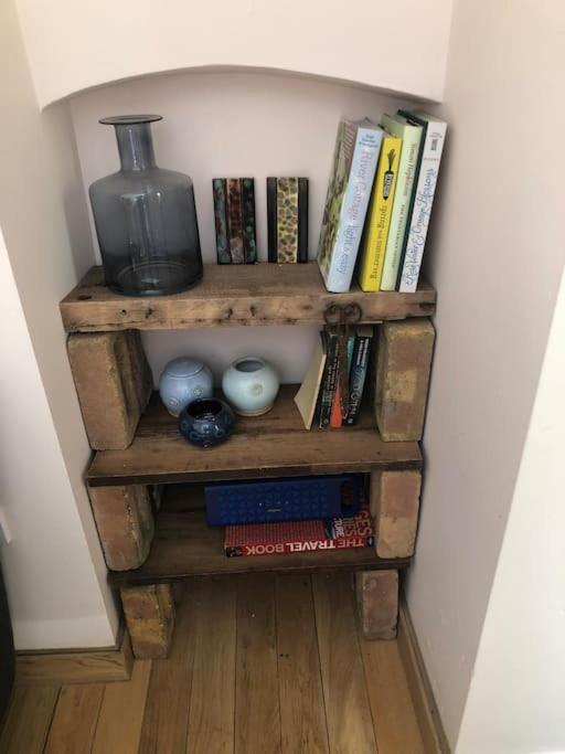 Apartment Beautiful, Well Positioned Flat In Clifton Wood