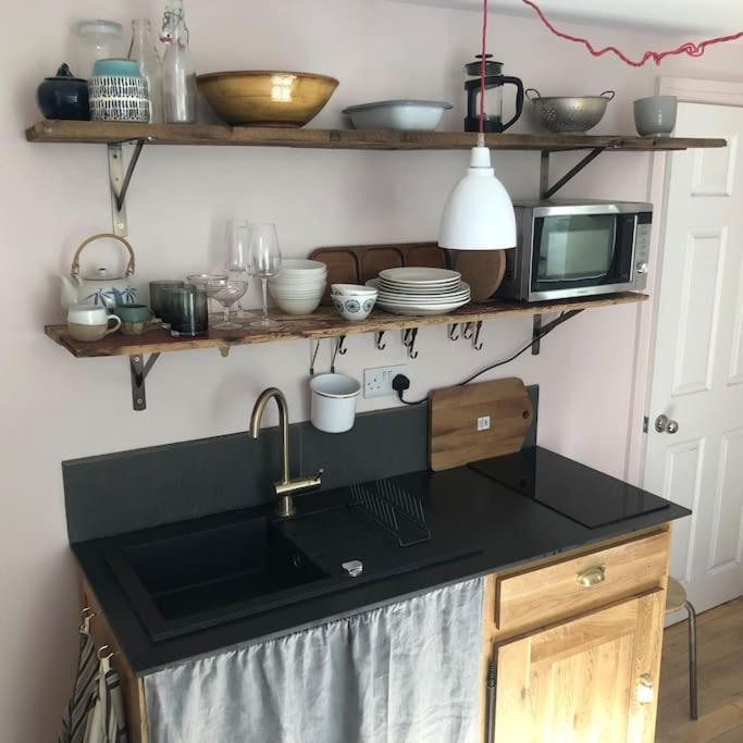 Apartment Beautiful, Well Positioned Flat In Clifton Wood Bristol