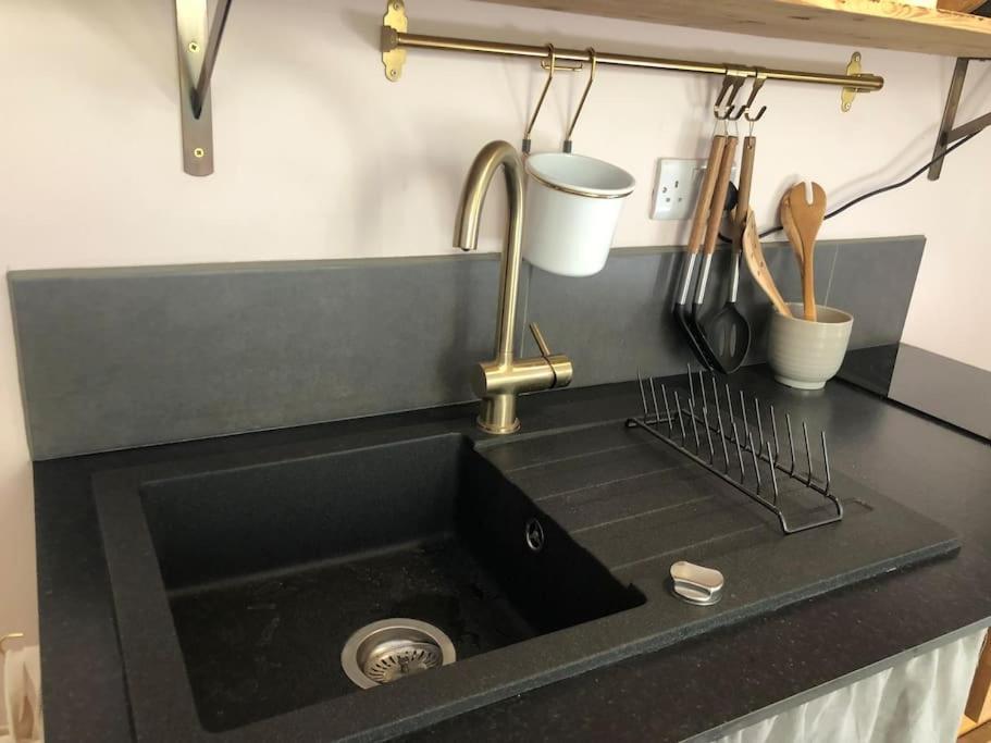 Apartment Beautiful, Well Positioned Flat In Clifton Wood *