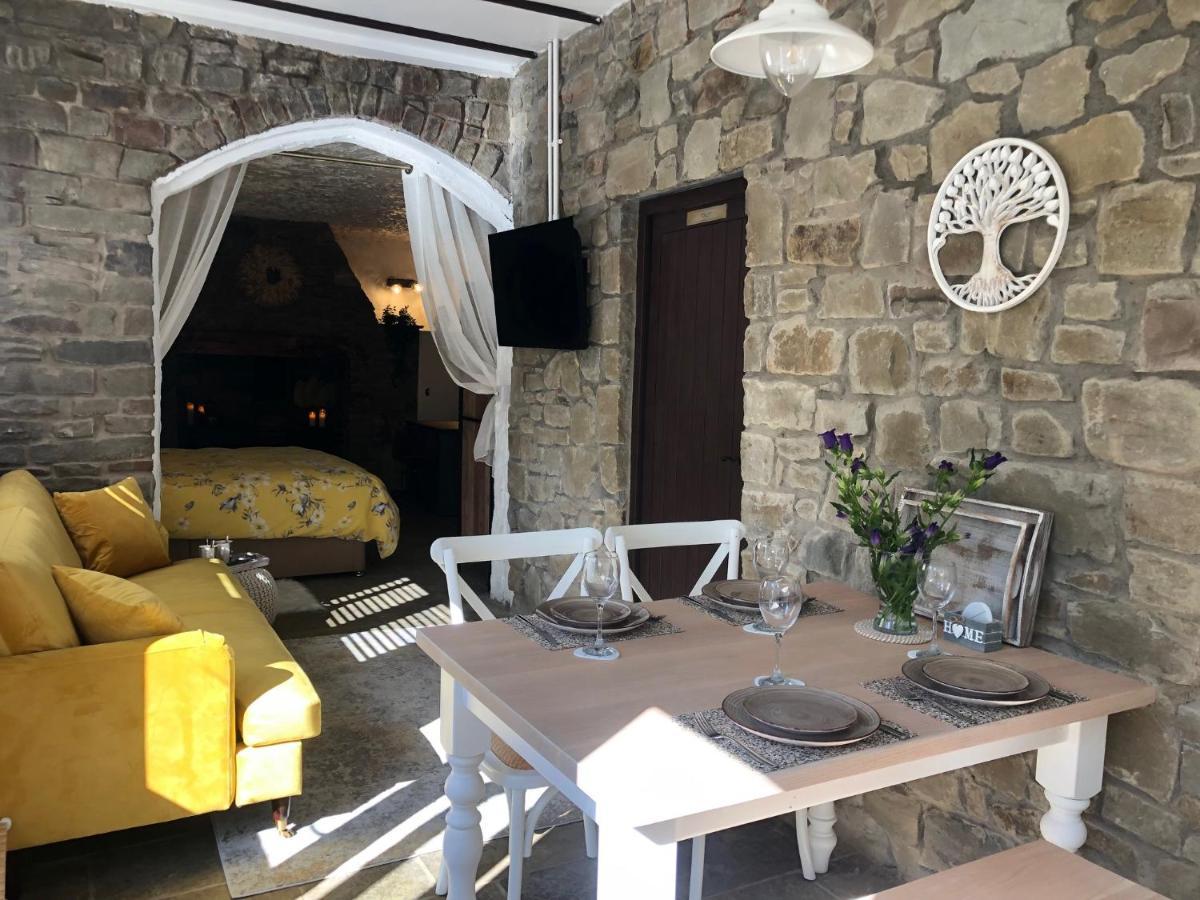 Villa Olli's Cottage-terrace & Jacuzzi Bristol