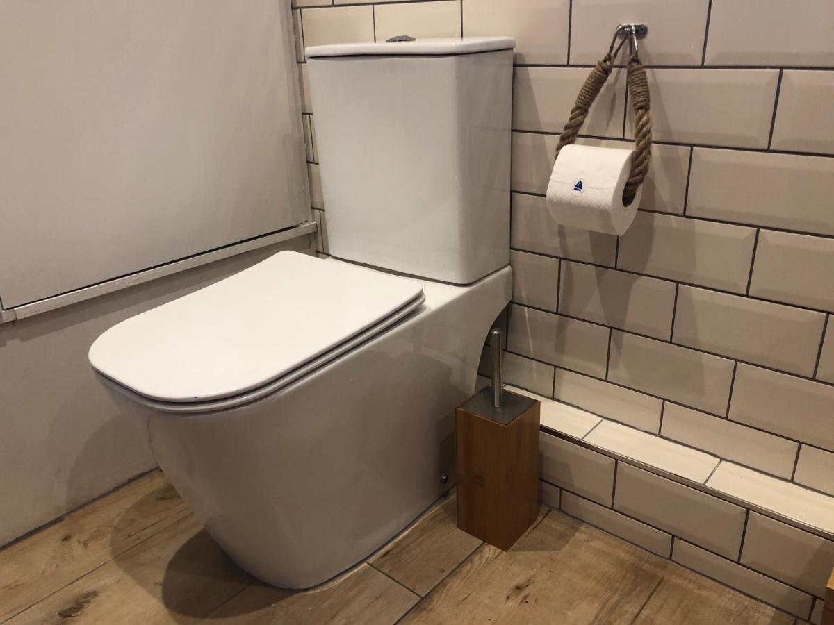 Olli's Cottage-terrace & Jacuzzi Bristol