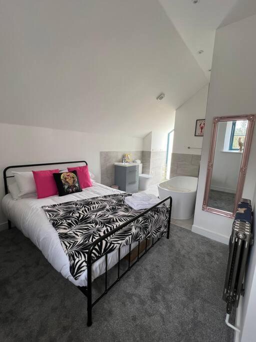 Quirky Getaway @ The Old Bakery Holiday home