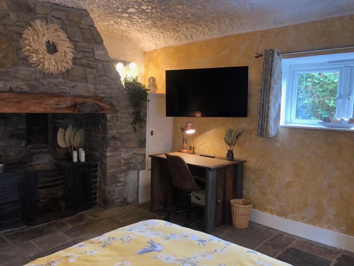 Olli's Cottage-terrace & Jacuzzi Villa Bristol