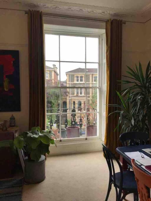 Stunning Arty In The Heart Of Clifton