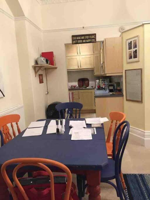 Stunning Arty In The Heart Of Clifton Apartment