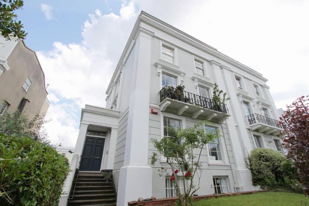 Stunning Arty In The Heart Of Clifton Apartment