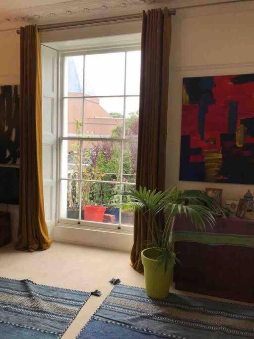 Stunning Arty In The Heart Of Clifton Bristol