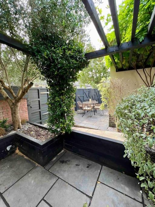 Apartment Private Garden Oasis In *