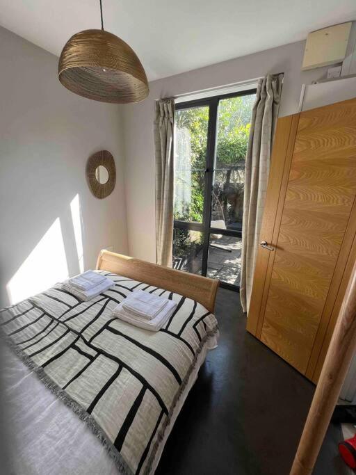 Apartment Private Garden Oasis In *