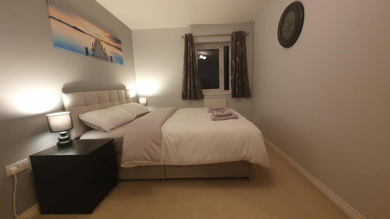 Entire In Cheswick Village *