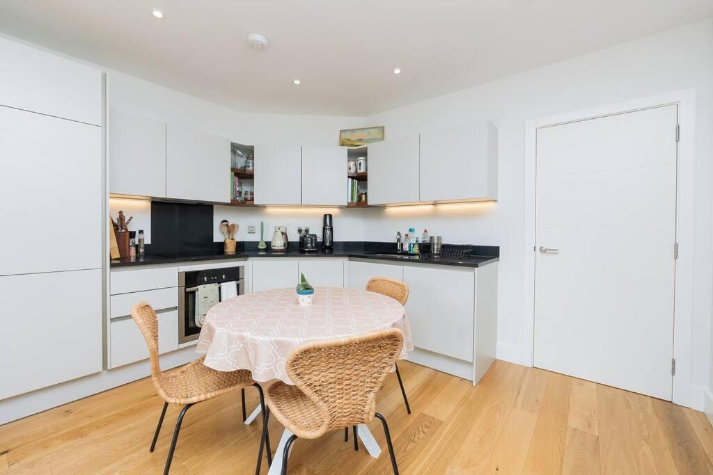 Cosy 2 Bed Flat In On River Avon