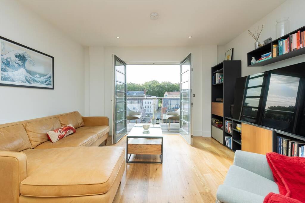 Cosy 2 Bed Flat In On River Avon Apartment