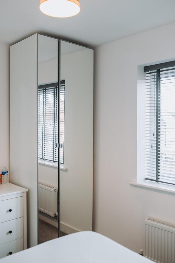 Deluxe 2 Bed Flat In Patchway Near Aztec West And Cribbs Causeway Apartment
