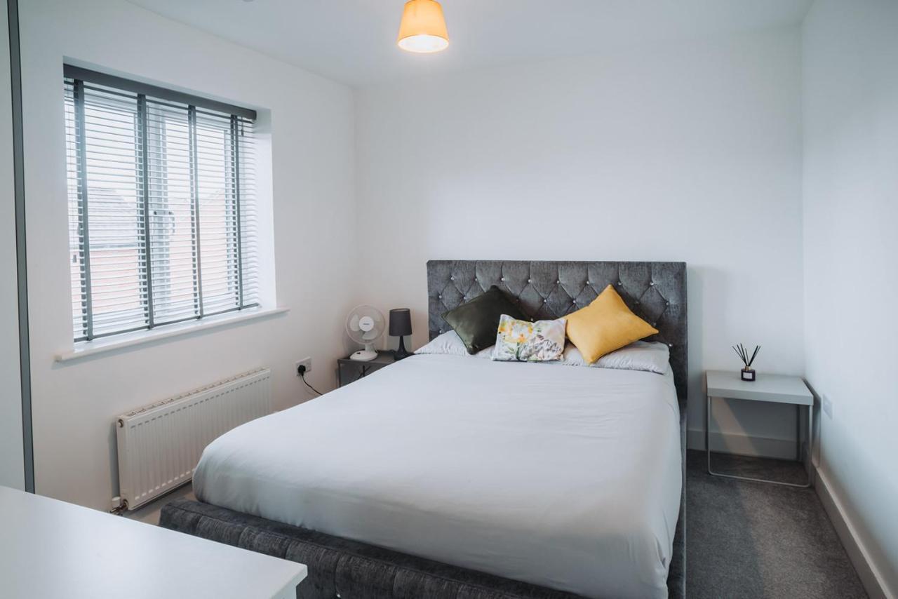 Deluxe 2 Bed Flat In Patchway Near Aztec West And Cribbs Causeway Bristol