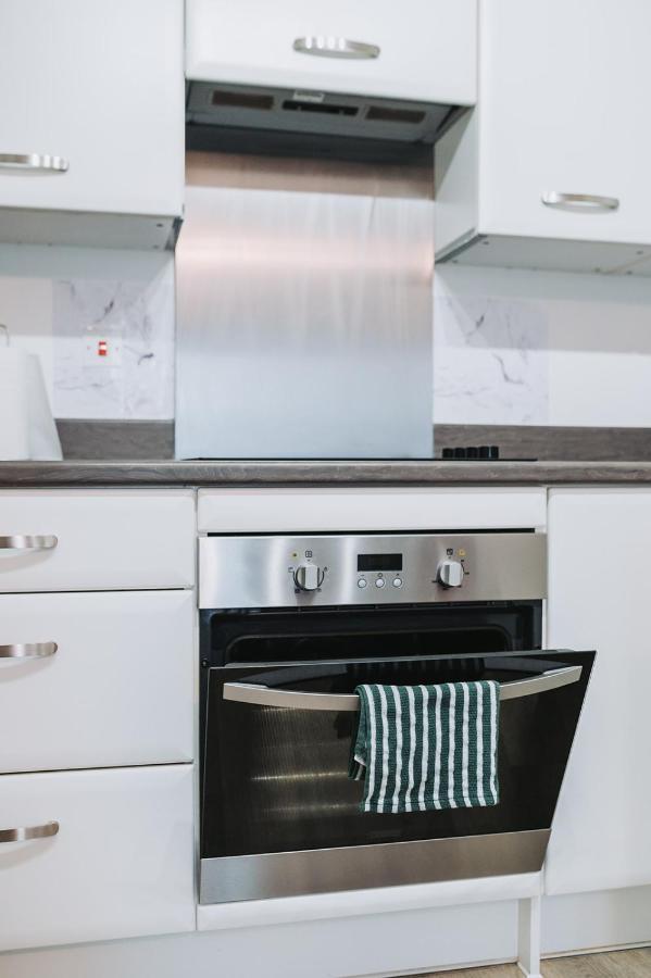 Deluxe 2 Bed Flat In Patchway Near Aztec West And Cribbs Causeway Apartment Bristol