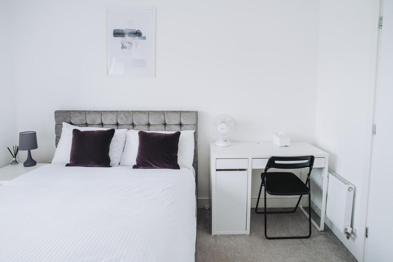 Deluxe 2 Bed Flat In Patchway Near Aztec West And Cribbs Causeway * Bristol