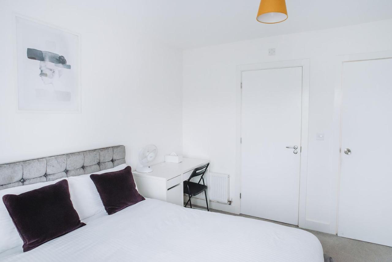 Deluxe 2 Bed Flat In Patchway Near Aztec West And Cribbs Causeway Apartment *