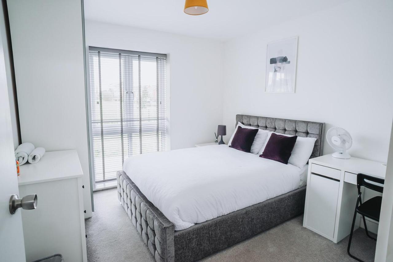 Deluxe 2 Bed Flat In Patchway Near Aztec West And Cribbs Causeway Apartment