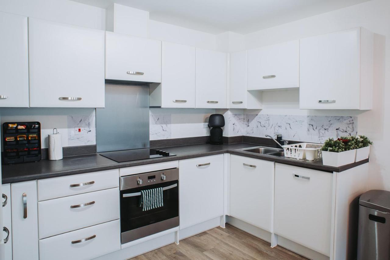 Deluxe 2 Bed Flat In Patchway Near Aztec West And Cribbs Causeway
