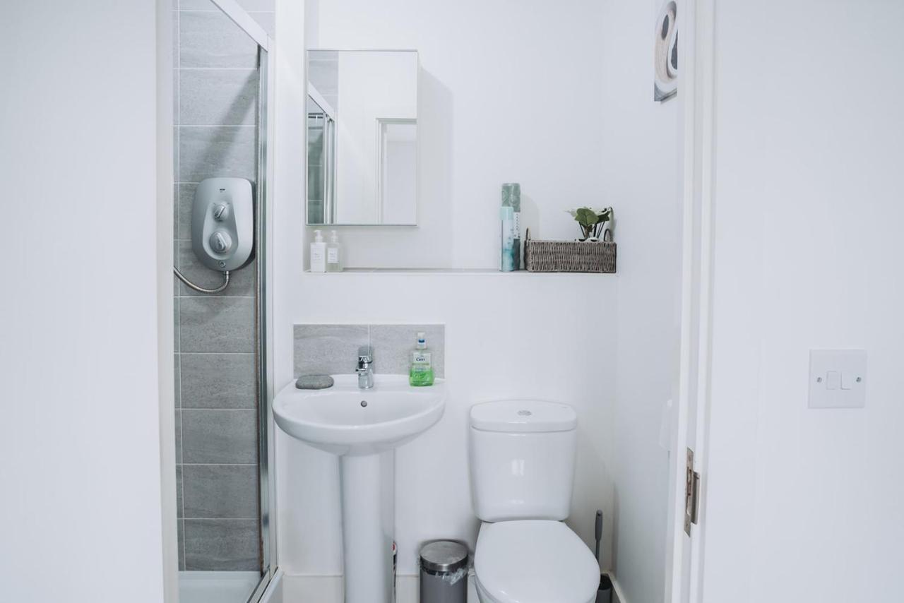 Deluxe 2 Bed Flat In Patchway Near Aztec West And Cribbs Causeway Apartment Bristol