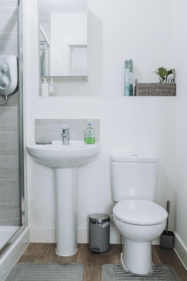 Deluxe 2 Bed Flat In Patchway Near Aztec West And Cribbs Causeway Bristol