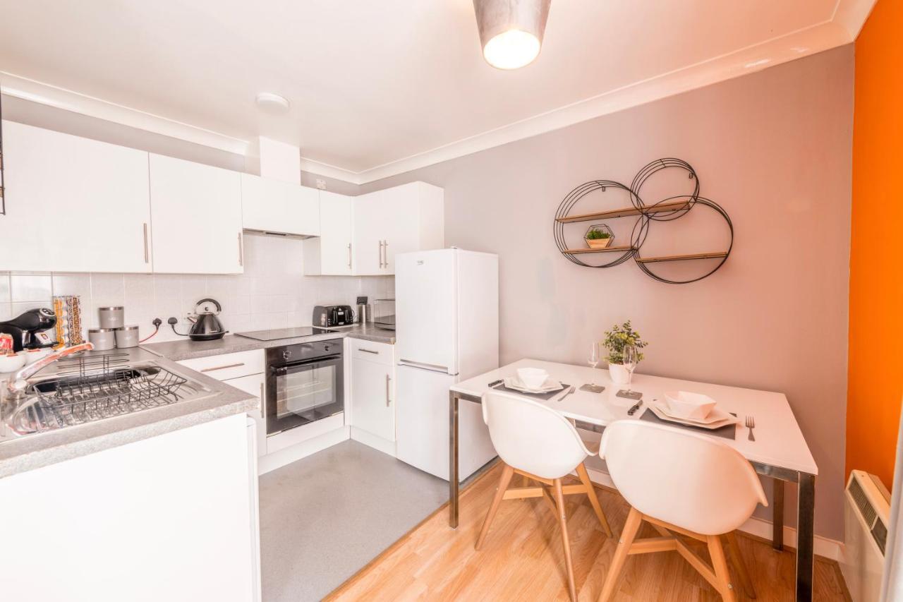Prime Location - Modern City Apartment! Bristol