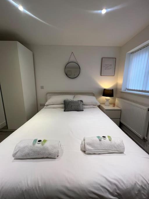 Apartment 2 Flat, 50m From Airbus