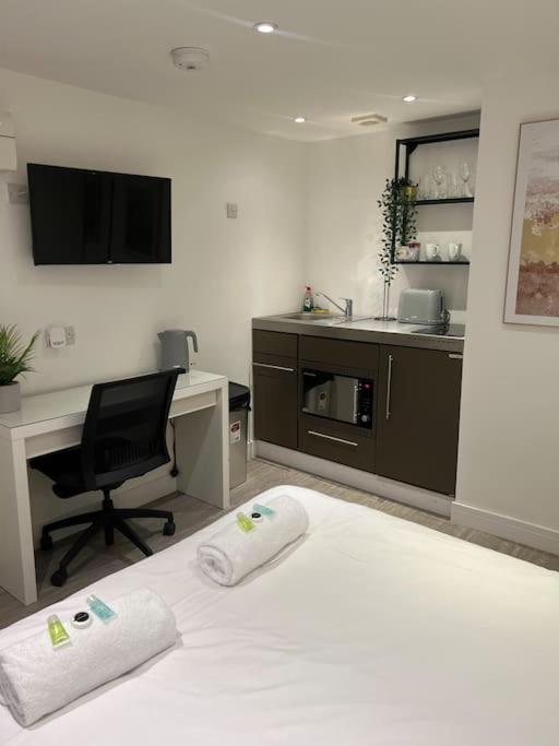 2 Flat, 50m From Airbus * Bristol