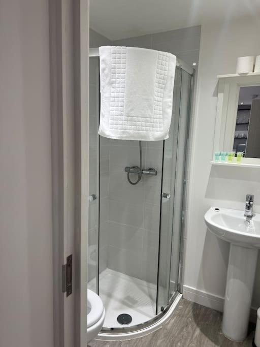 2 Flat, 50m From Airbus * Bristol