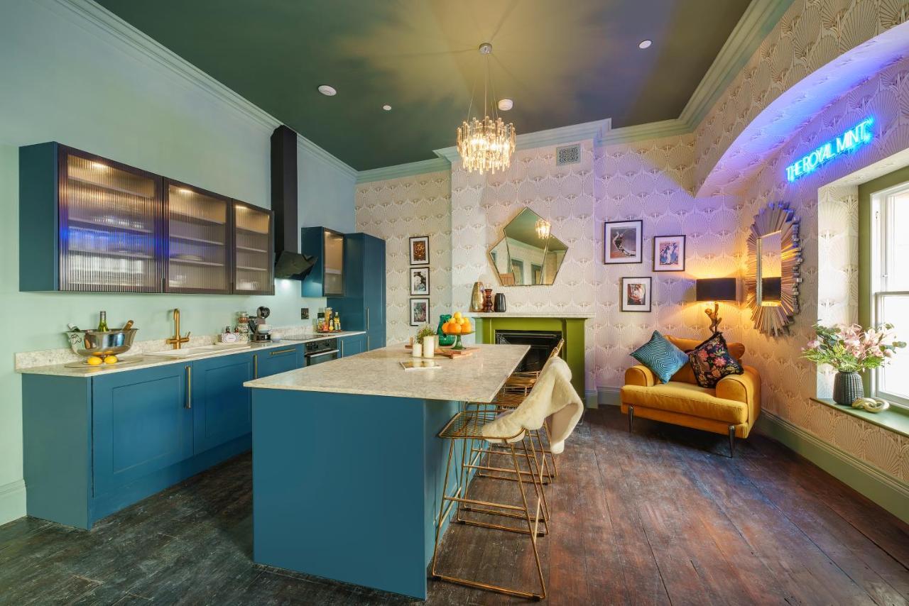 The Royal Mint - 2 Bedroom In By Mint Apartment *