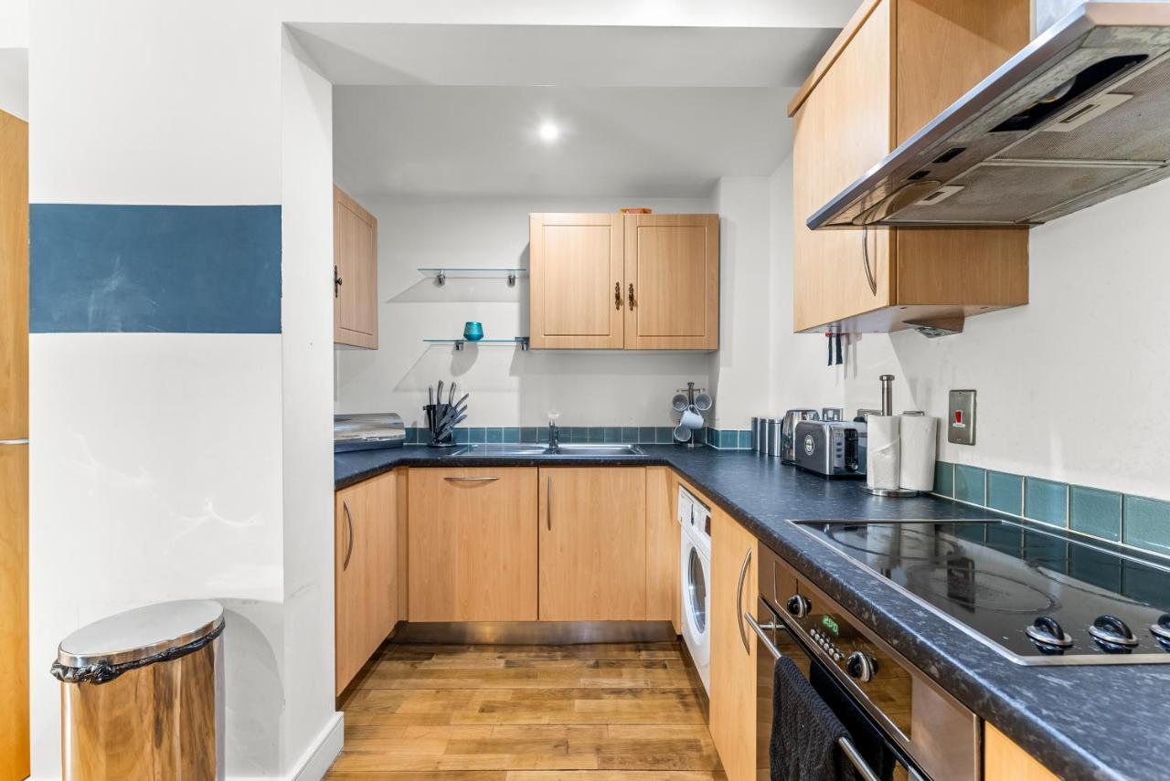 Enchanting Abode -sleeps 6 With Balcony! * Bristol